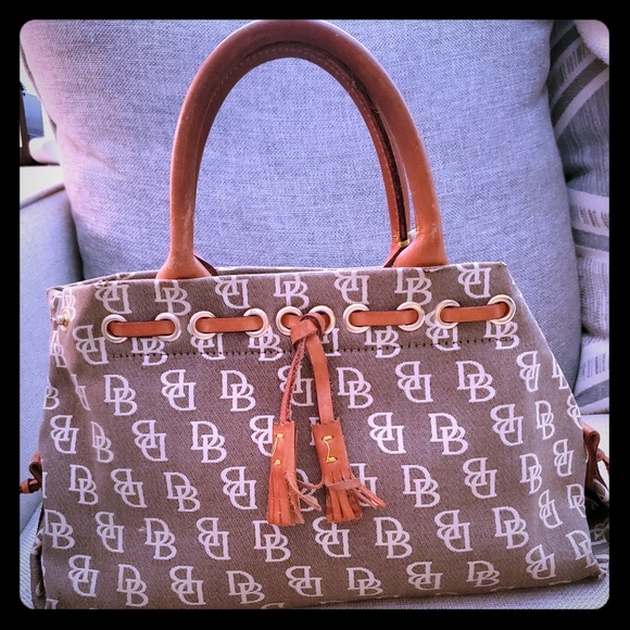 Dooney & Bourke Handbags - Dooney & Bourke Purse